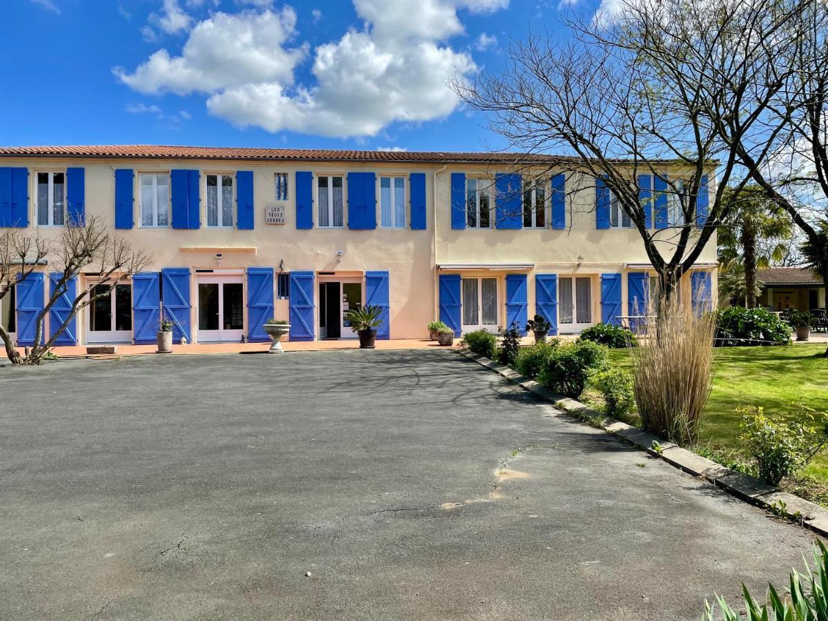 Les Trois Cedres Hotel Saint-Ouen-d'Aunis Exterior photo
