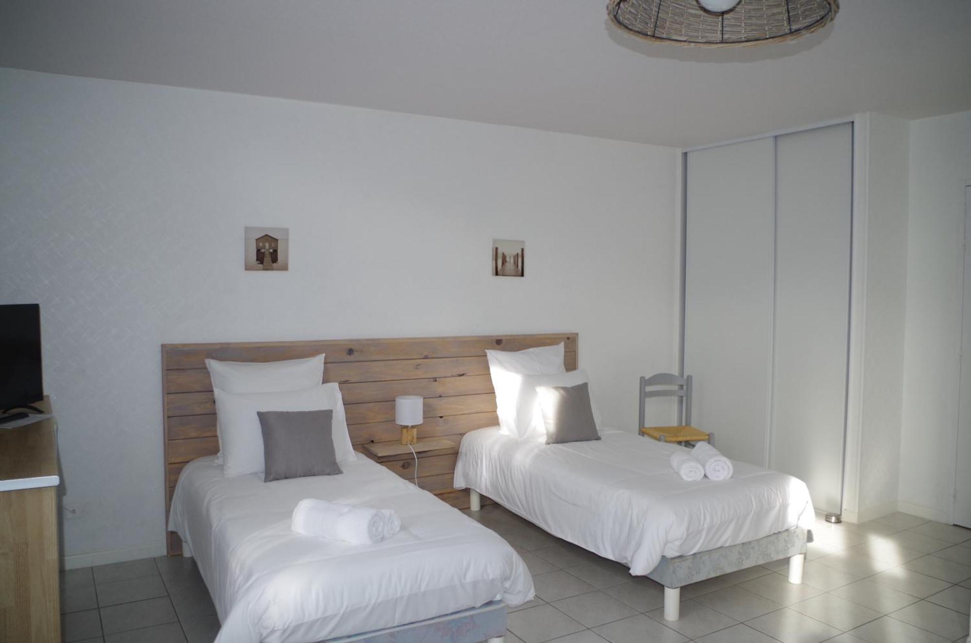 Les Trois Cedres Hotel Saint-Ouen-d'Aunis Room photo